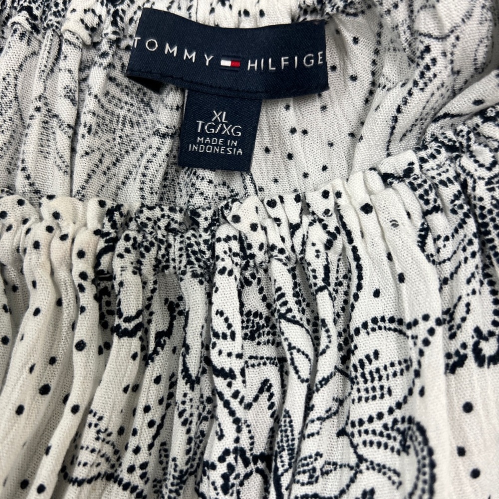 Tommy Hilfiger Buffy  Blouse XL Women dressy professional work black Very Comfy.